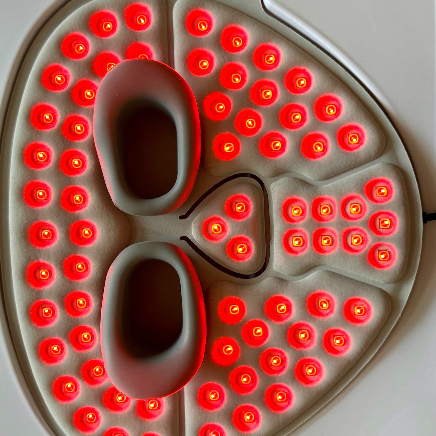 LED array — Red + Near-Infrared mode (630nm + 850nm)